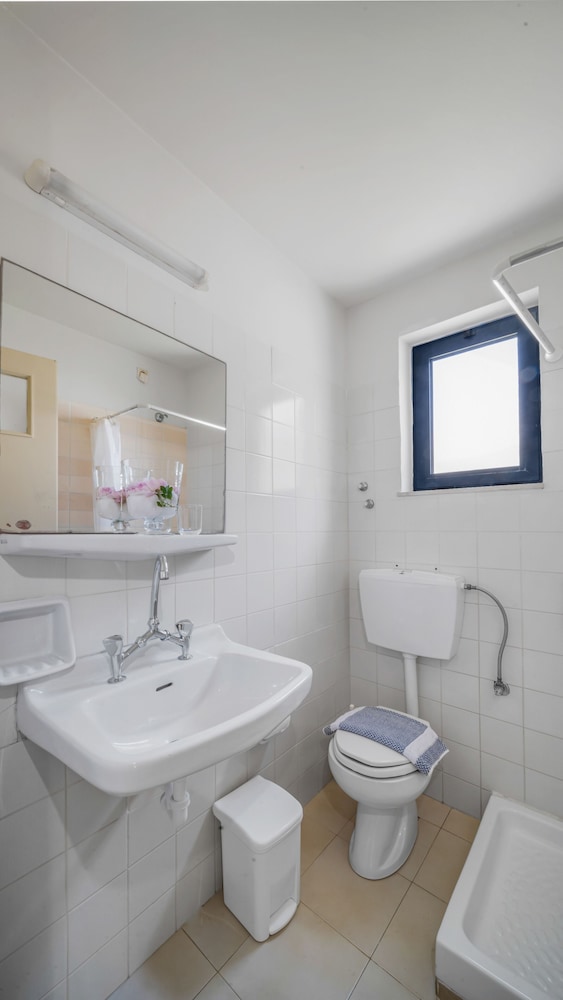 Golden Bay Apartments-Garden Haven — Hotel rooms in Malia