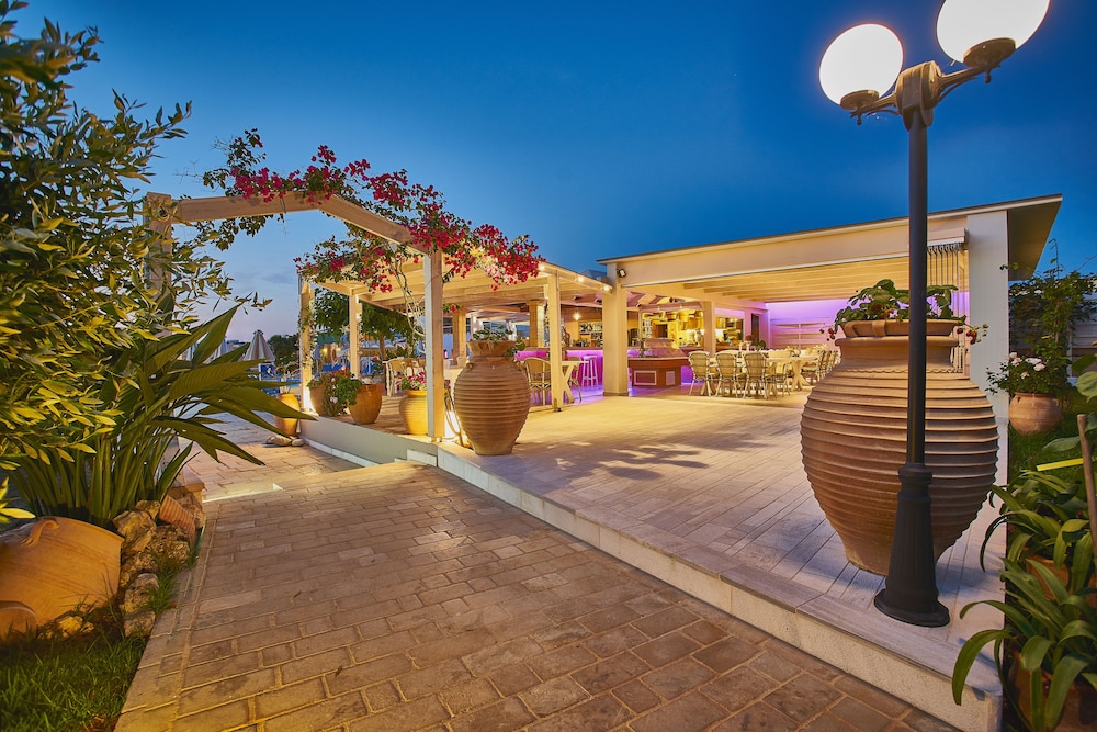 Golden Bay Apartments-Garden Haven — Restaurant & bars in Malia