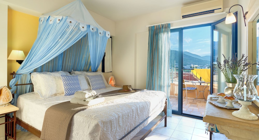 Golden Bay Apartments-Garden Haven — Hotel rooms in Malia