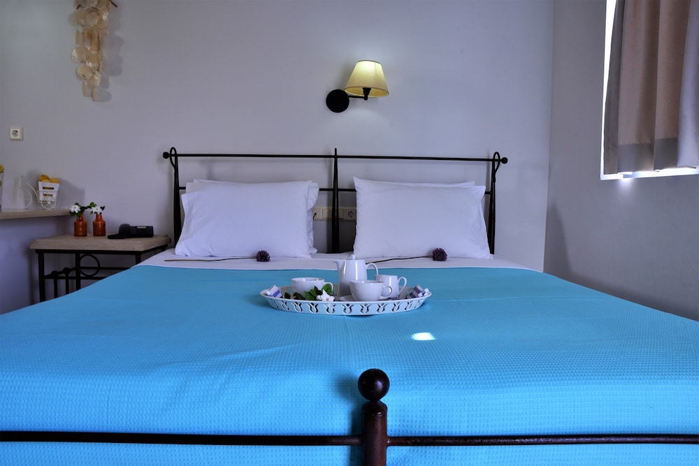 Golden Bay Apartments-Garden Haven — Hotel rooms in Malia