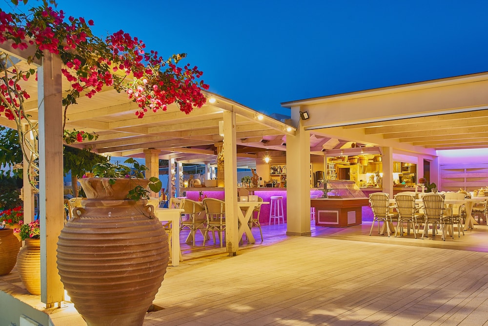 Golden Bay Apartments-Garden Haven — Restaurant & bars in Malia
