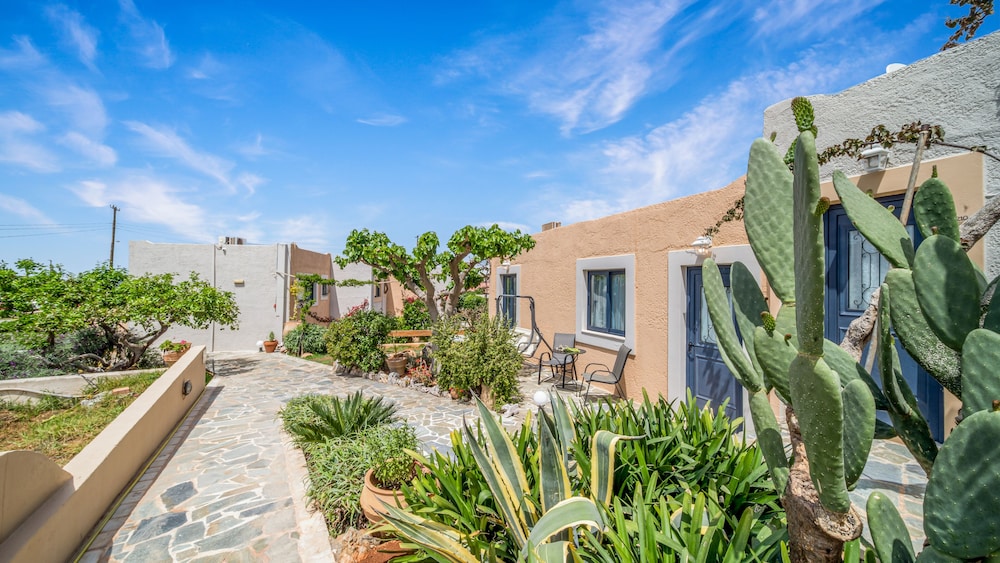 Golden Bay Apartments-Garden Haven — Hotel building in Malia