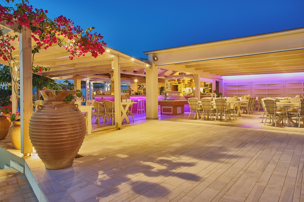 Golden Bay Apartments-Garden Haven — Restaurant & bars in Malia