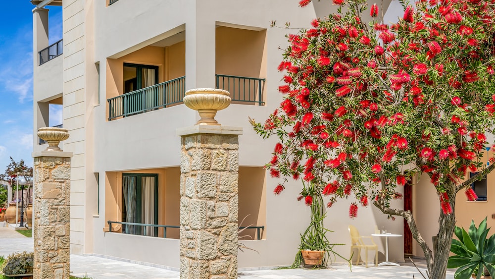 Golden Bay Apartments-Garden Haven — Hotel building in Malia
