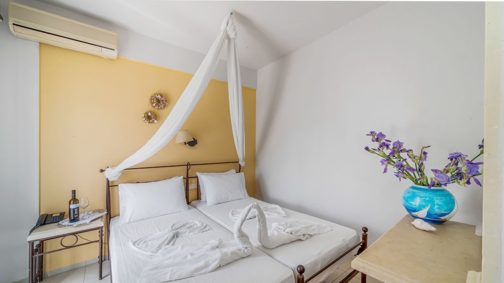 Golden Bay Apartments-Garden Haven — Hotel rooms in Malia