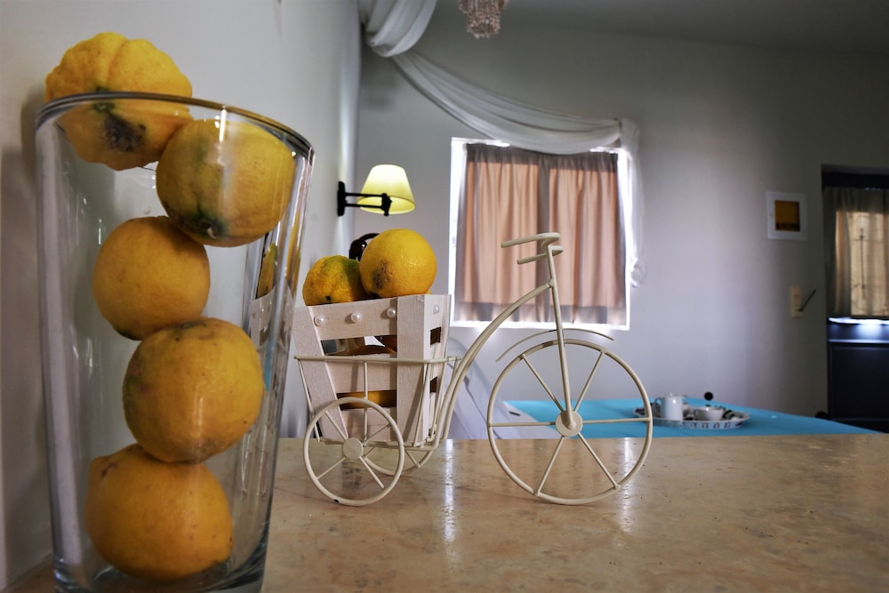 Golden Bay Apartments-Garden Haven — Hotel rooms in Malia