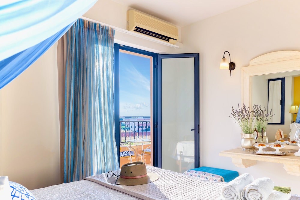 Golden Bay Apartments-Garden Haven — Hotel rooms in Malia