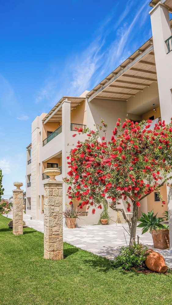 Golden Bay Apartments-Garden Haven — Hotel building in Malia