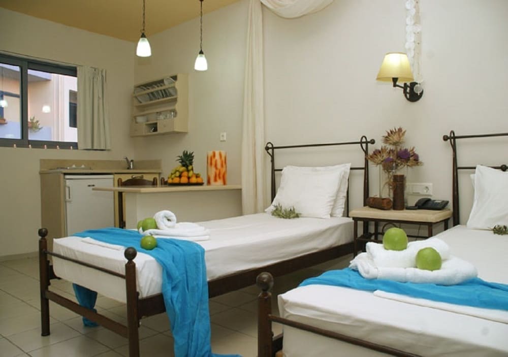 Golden Bay Apartments-Garden Haven — Hotel rooms in Malia