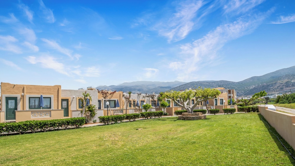 Golden Bay Apartments-Garden Haven — Hotel building in Malia