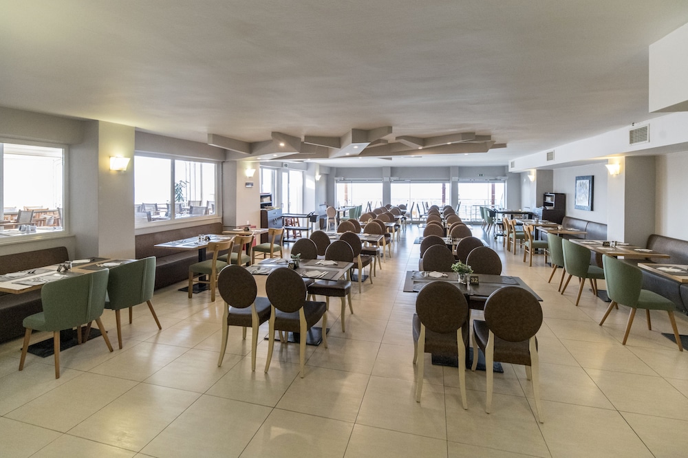 Golden Beach Hotel — Restaurant & bars in Hersonissos