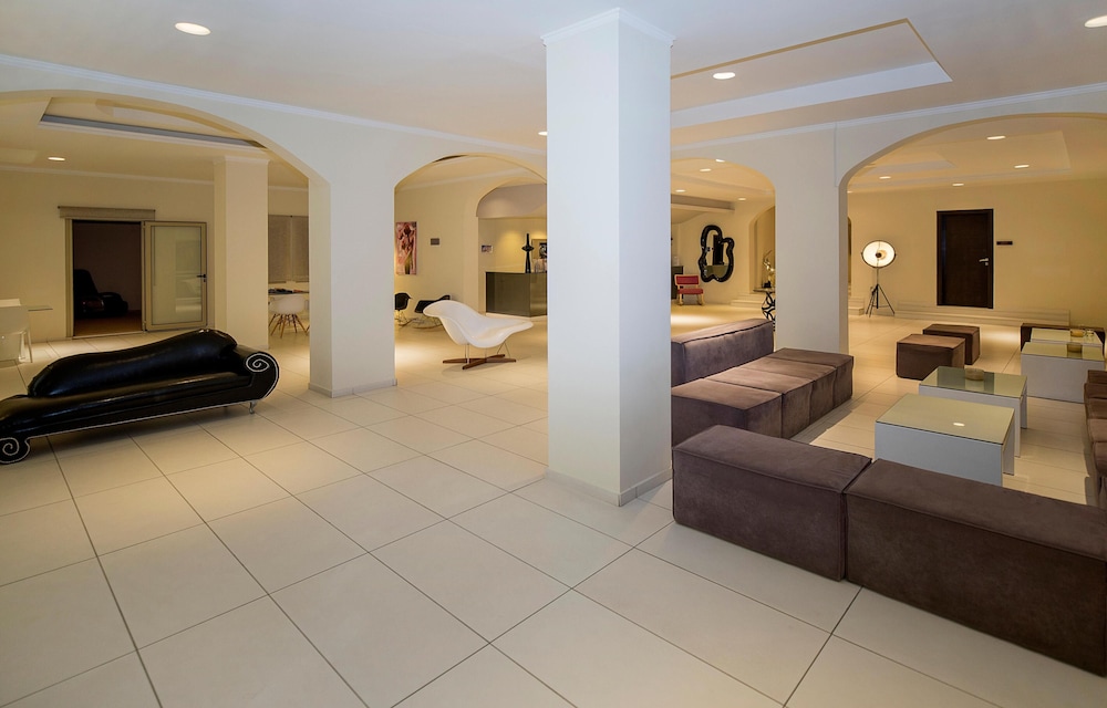Golden Beach Hotel — Hotel rooms in Hersonissos