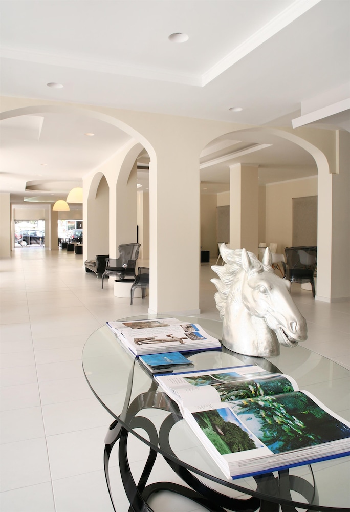 Golden Beach Hotel — Hotel building in Hersonissos