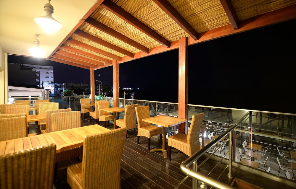 Golden Beach Hotel — Restaurant & bars in Hersonissos