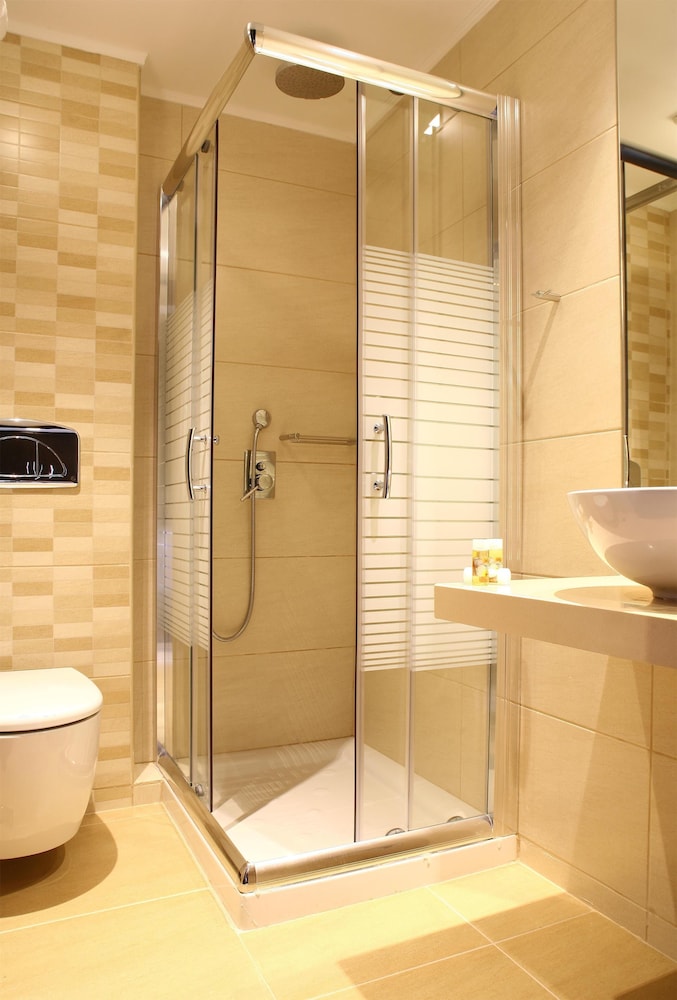 Golden Beach Hotel — Hotel rooms in Hersonissos