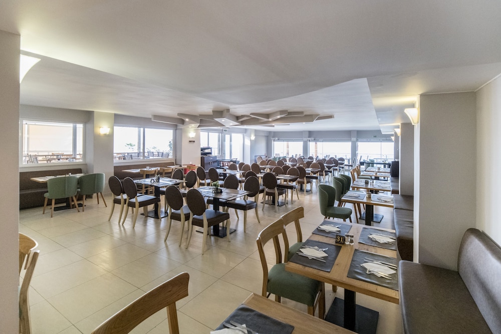 Golden Beach Hotel — Restaurant & bars in Hersonissos