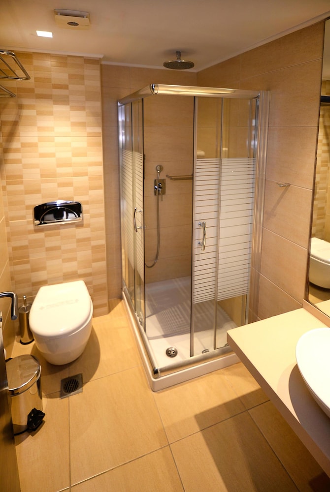 Golden Beach Hotel — Hotel rooms in Hersonissos