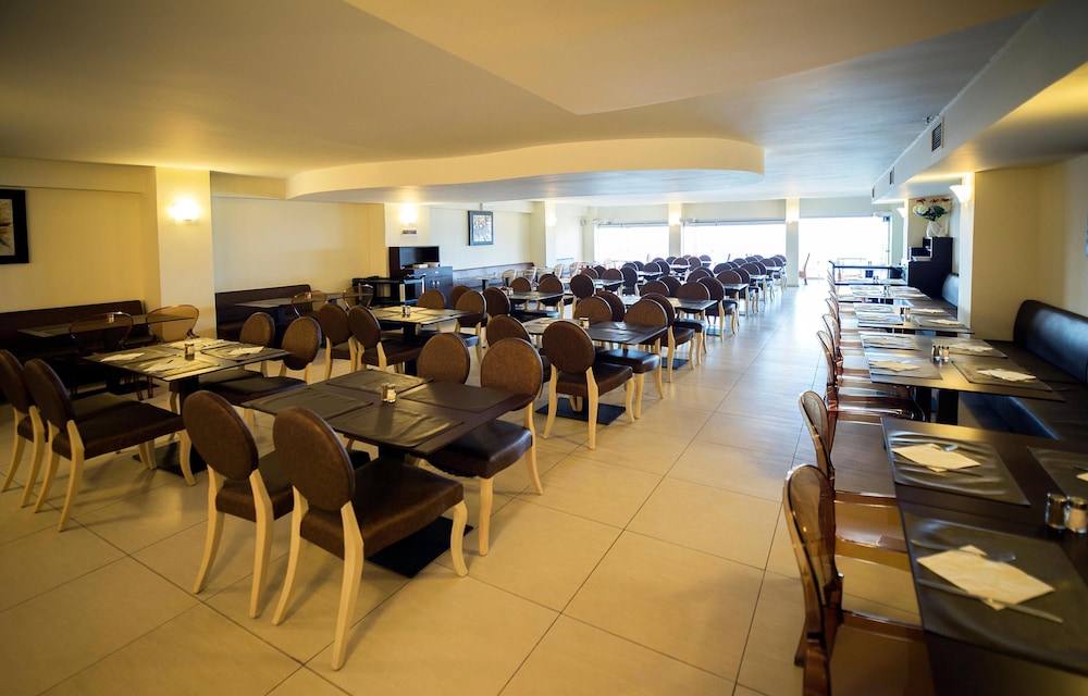 Golden Beach Hotel — Restaurant & bars in Hersonissos