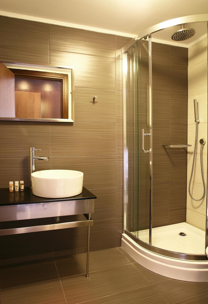 Golden Beach Hotel — Hotel rooms in Hersonissos