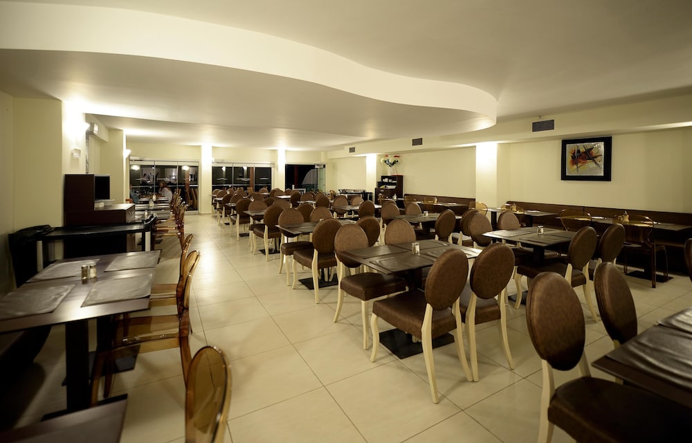 Golden Beach Hotel — Restaurant & bars in Hersonissos