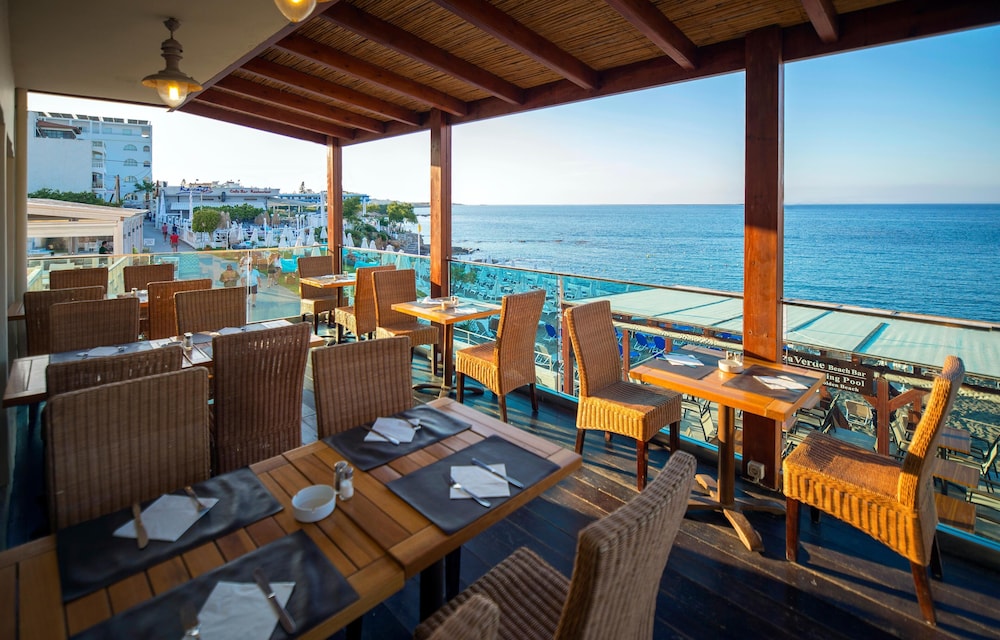 Golden Beach Hotel — Restaurant & bars in Hersonissos