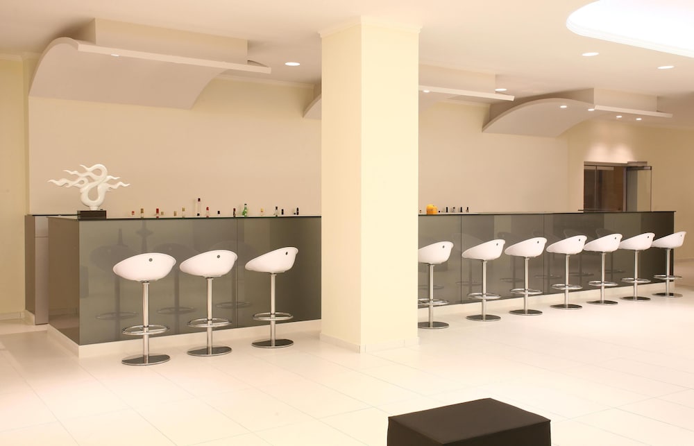 Golden Beach Hotel — Restaurant & bars in Hersonissos