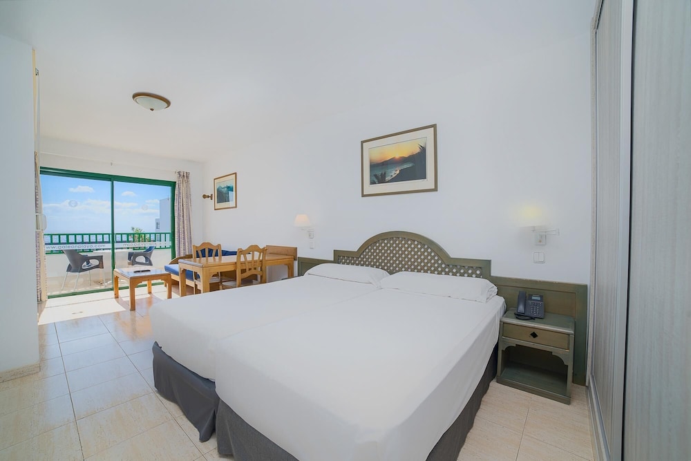 Galeon Playa — Hotel rooms in Costa Teguise, Canary Islands