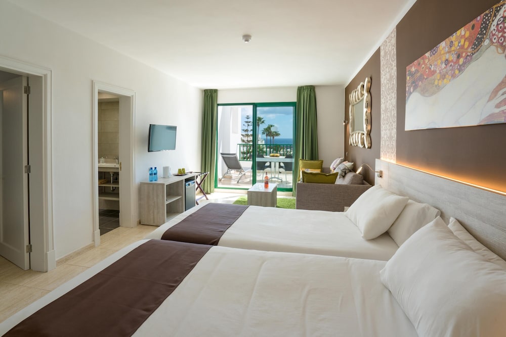 Galeon Playa — Hotel rooms in Costa Teguise, Canary Islands