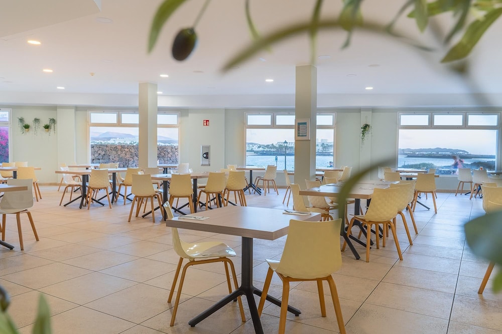 Galeon Playa — Restaurant & bars in Costa Teguise, Canary Islands