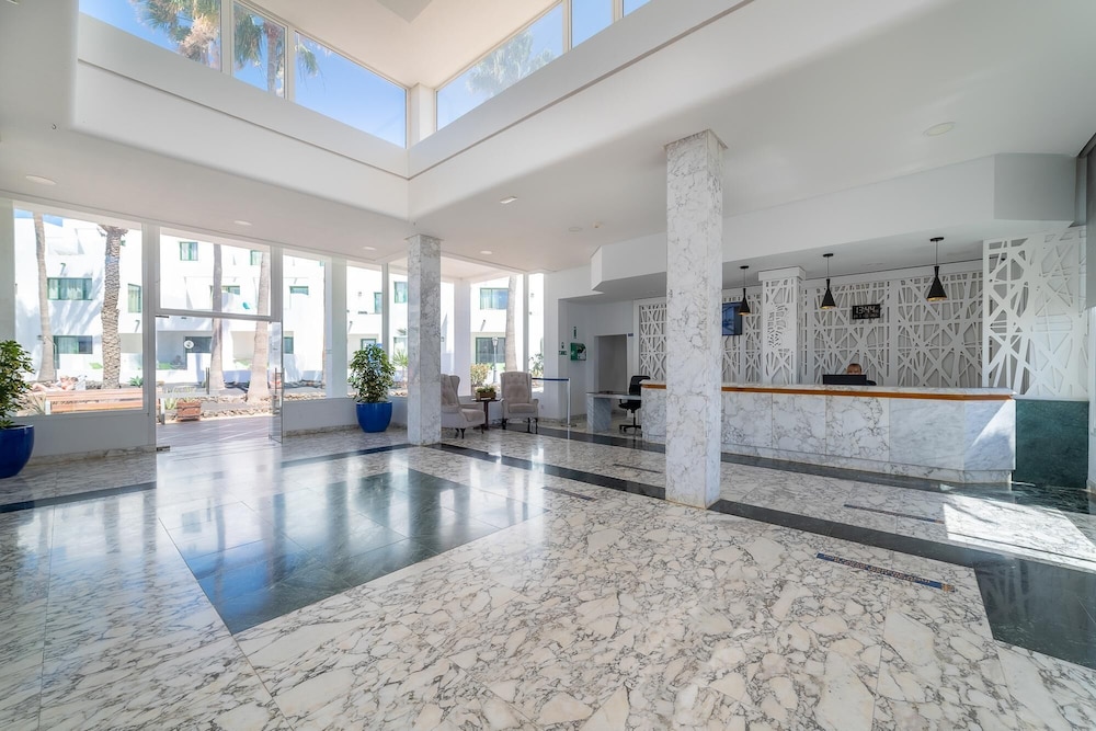 Galeon Playa — Hotel building in Costa Teguise, Canary Islands