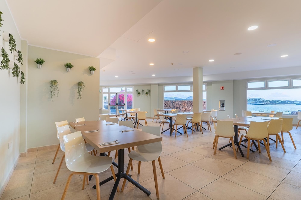 Galeon Playa — Restaurant & bars in Costa Teguise, Canary Islands