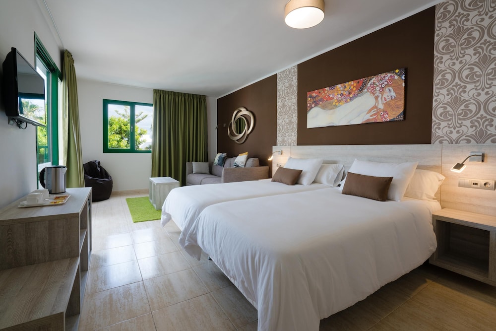 Galeon Playa — Hotel rooms in Costa Teguise, Canary Islands