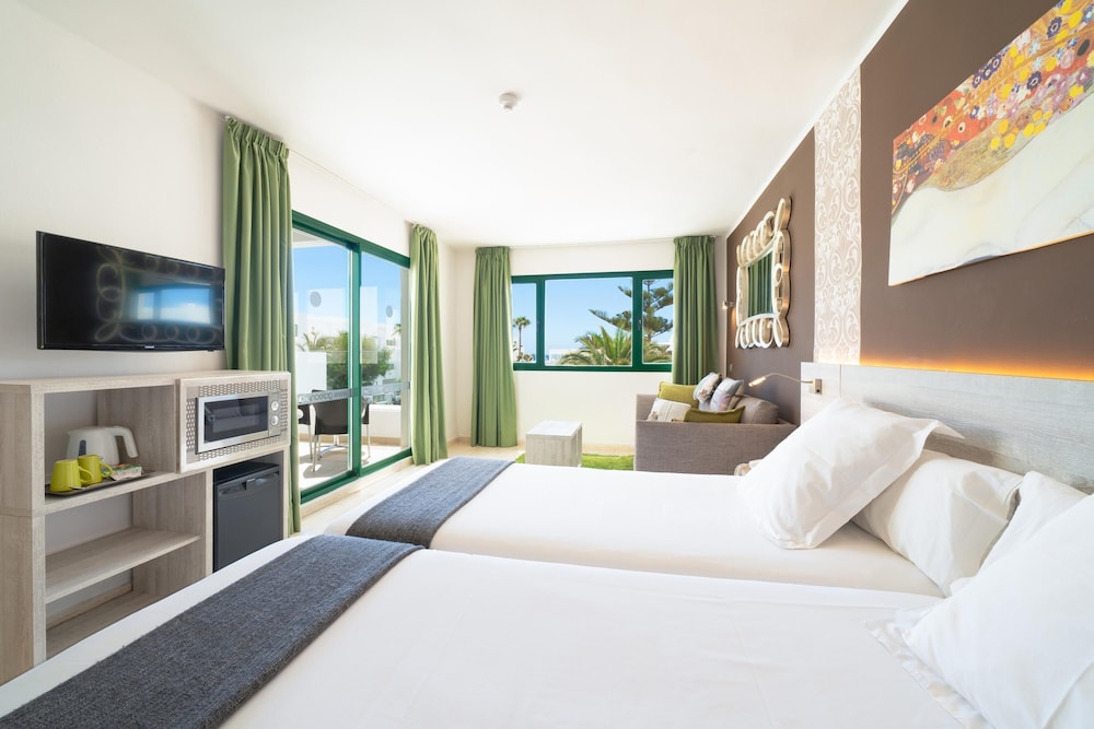 Galeon Playa — Hotel rooms in Costa Teguise, Canary Islands