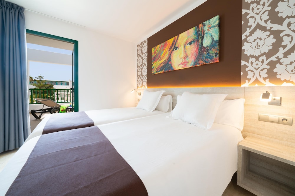 Galeon Playa — Hotel rooms in Costa Teguise, Canary Islands