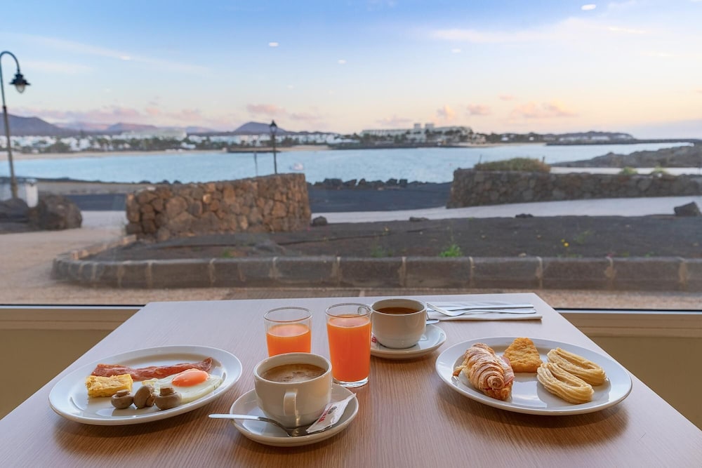 Galeon Playa — Restaurant & bars in Costa Teguise, Canary Islands