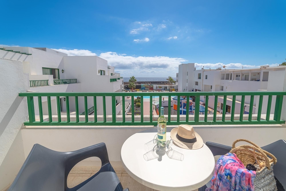 Galeon Playa — Hotel rooms in Costa Teguise, Canary Islands