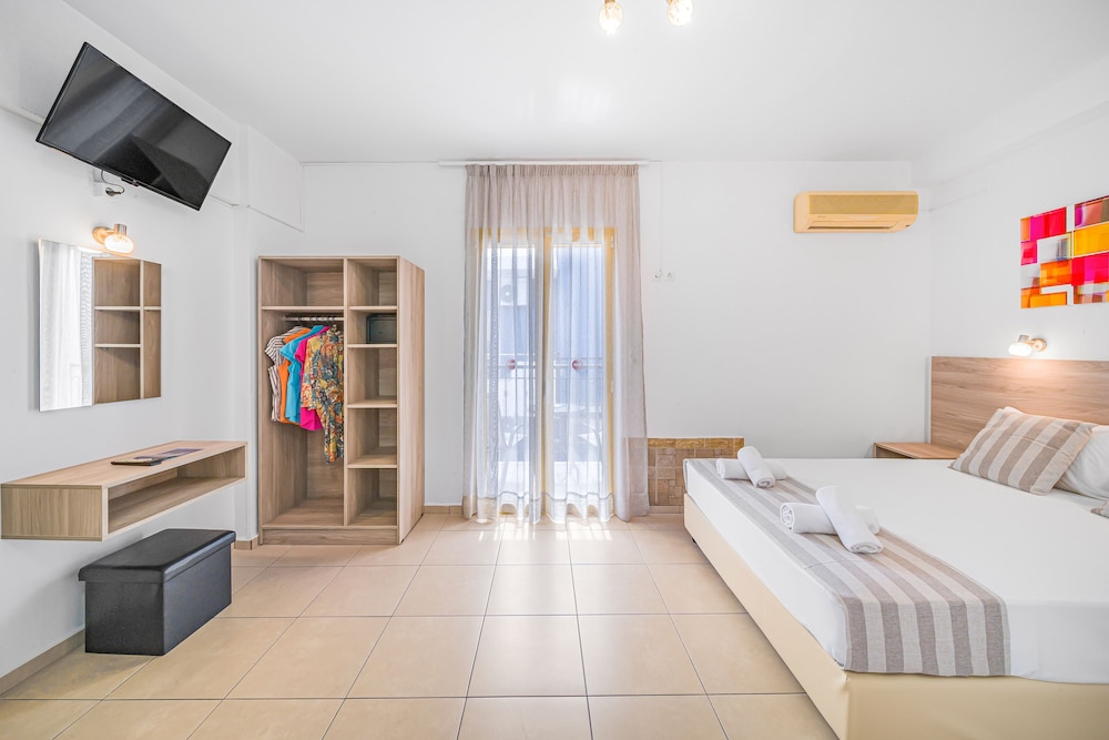Happy Days Studios — Hotel rooms in Malia