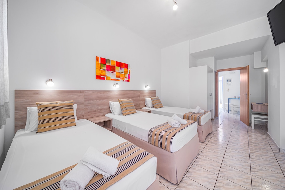 Happy Days Studios — Hotel rooms in Malia