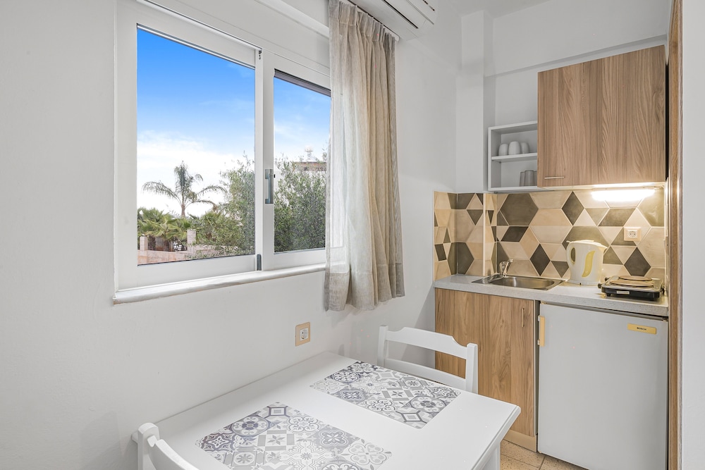 Happy Days Studios — Hotel rooms in Malia
