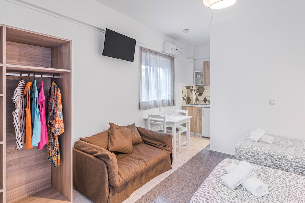 Happy Days Studios — Hotel rooms in Malia