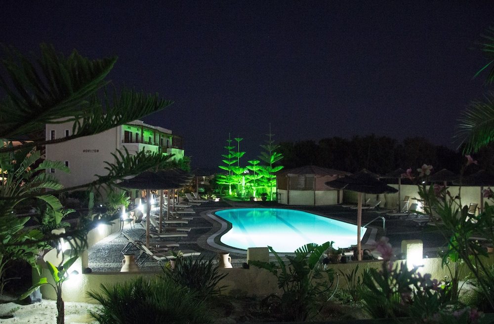 Horizon Resort — Swimming pool in Kamari, South Aegean