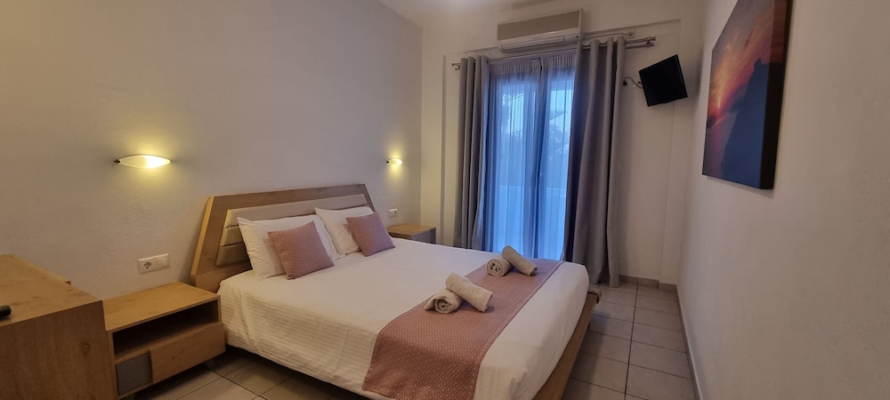 Horizon Resort — Hotel rooms in Kamari, South Aegean