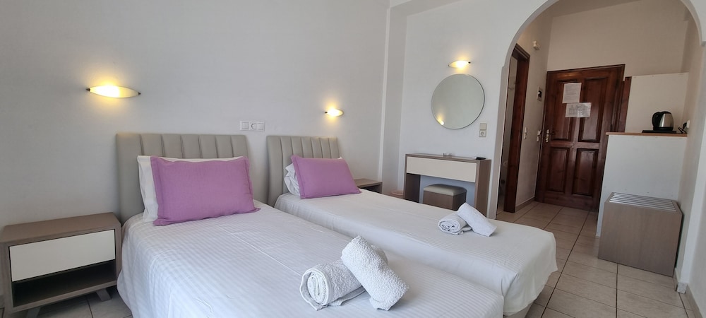 Horizon Resort — Hotel rooms in Kamari, South Aegean