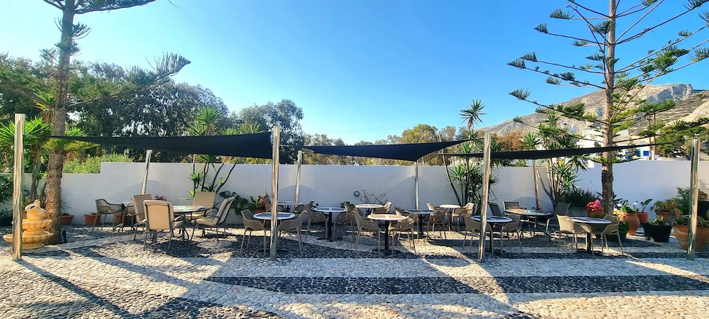 Horizon Resort — Restaurant & bars in Kamari, South Aegean