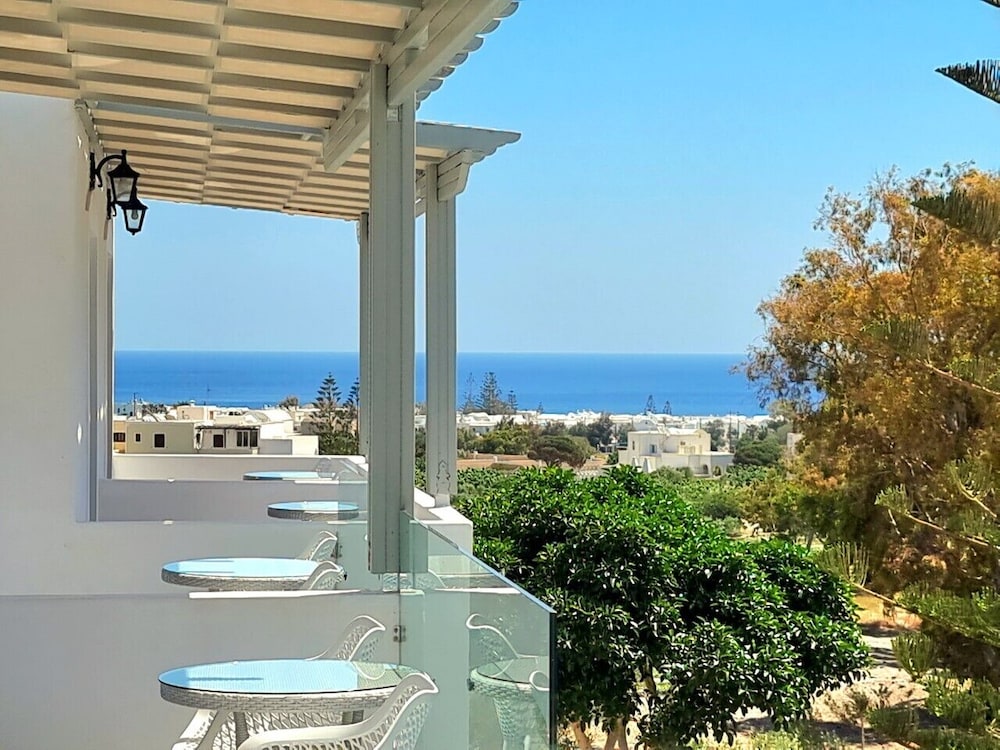Horizon Resort — Hotel building in Kamari, South Aegean