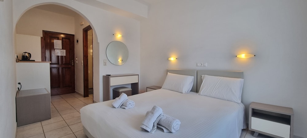 Horizon Resort — Hotel rooms in Kamari, South Aegean