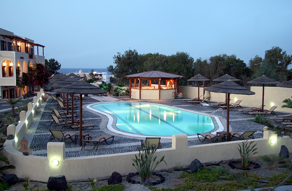Horizon Resort — Swimming pool in Kamari, South Aegean