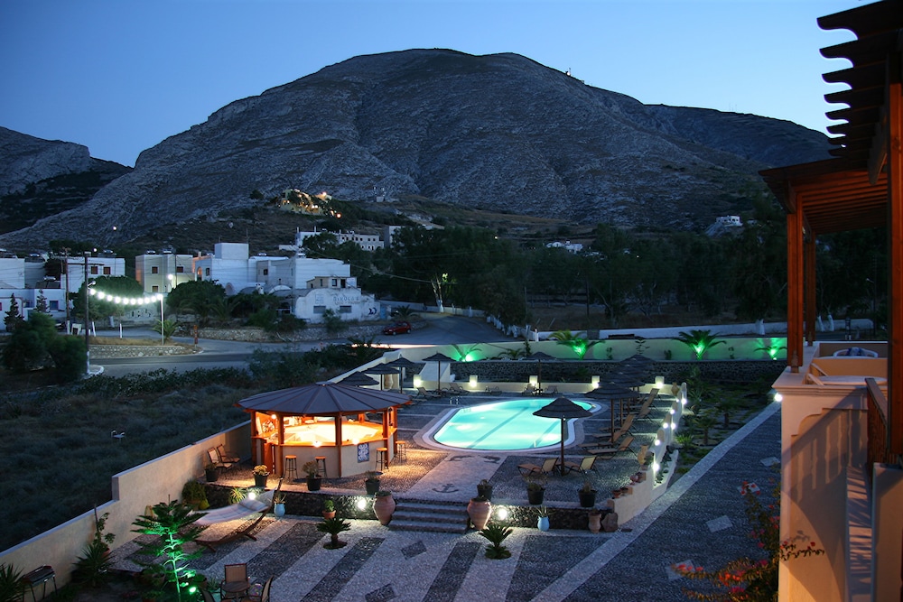 Horizon Resort — Swimming pool in Kamari, South Aegean