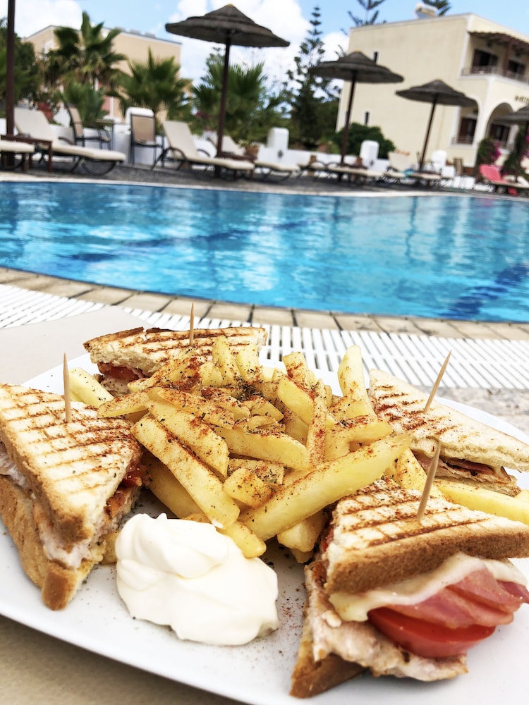 Horizon Resort — Swimming pool in Kamari, South Aegean