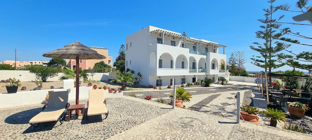 Horizon Resort — Hotel building in Kamari, South Aegean